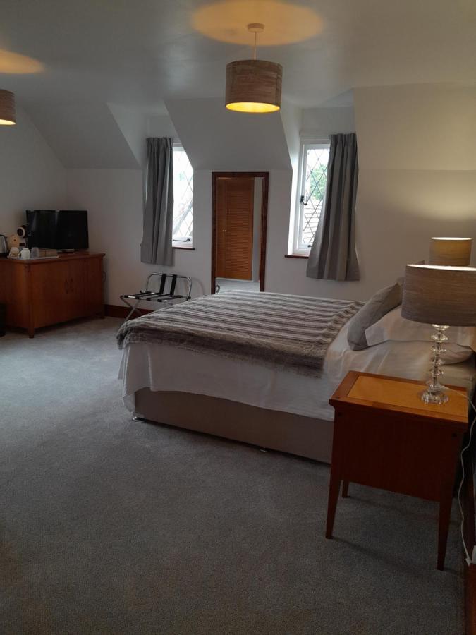 Sadlers Guest House Уокингам Екстериор снимка