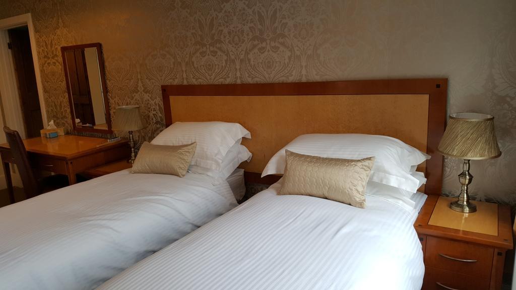 Sadlers Guest House Уокингам Екстериор снимка