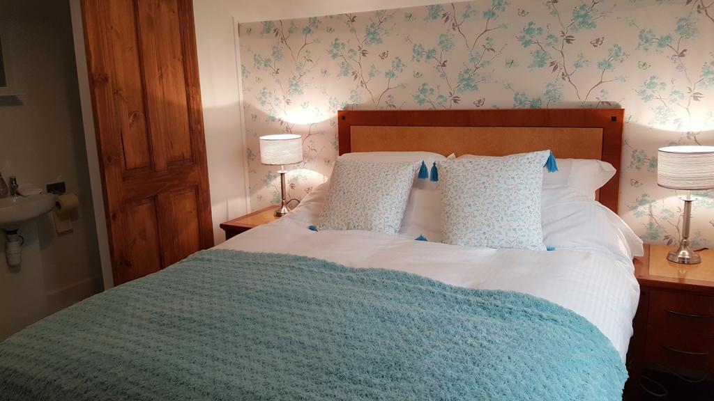 Sadlers Guest House Уокингам Екстериор снимка