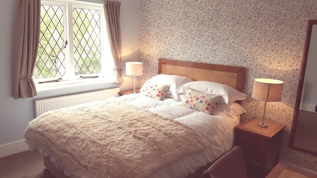 Sadlers Guest House Уокингам Екстериор снимка