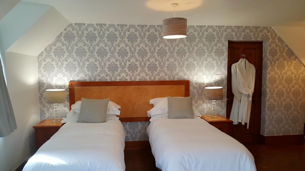Sadlers Guest House Уокингам Екстериор снимка