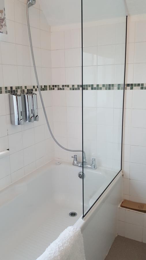 Sadlers Guest House Уокингам Екстериор снимка